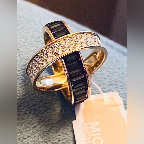 MICHAEL KORS CROSSOVER RING(S) NWT Sz 7 DARK BLUE/WHT PAVÉ CRYSTALS GOLD TONE - Picture 3 of 7